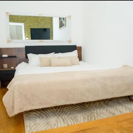 Bistro Centru Vechi Craiova Hotel Bagian luar foto