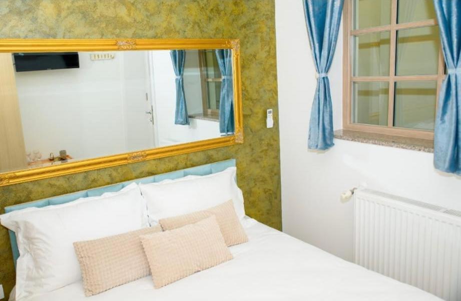 Bistro Centru Vechi Craiova Hotel Bagian luar foto